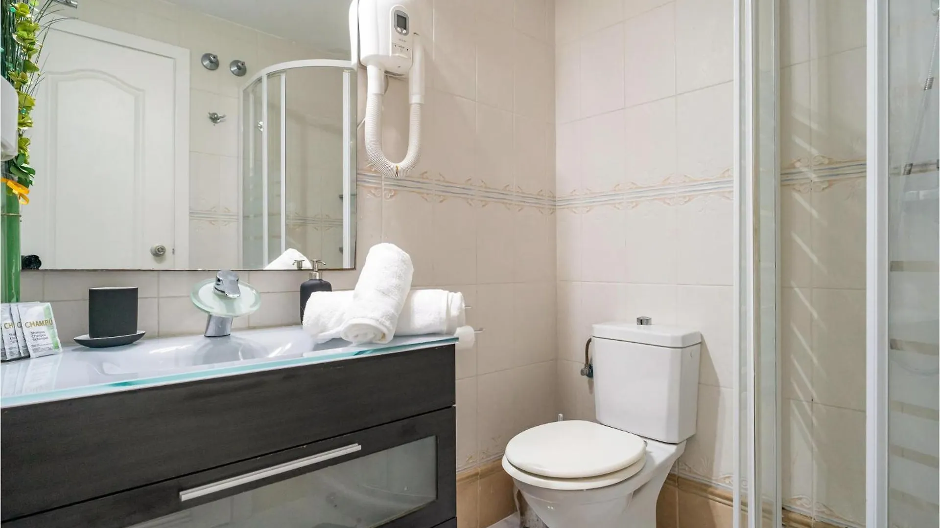 Cozy Apartment In Benalmadena With Kitchenette